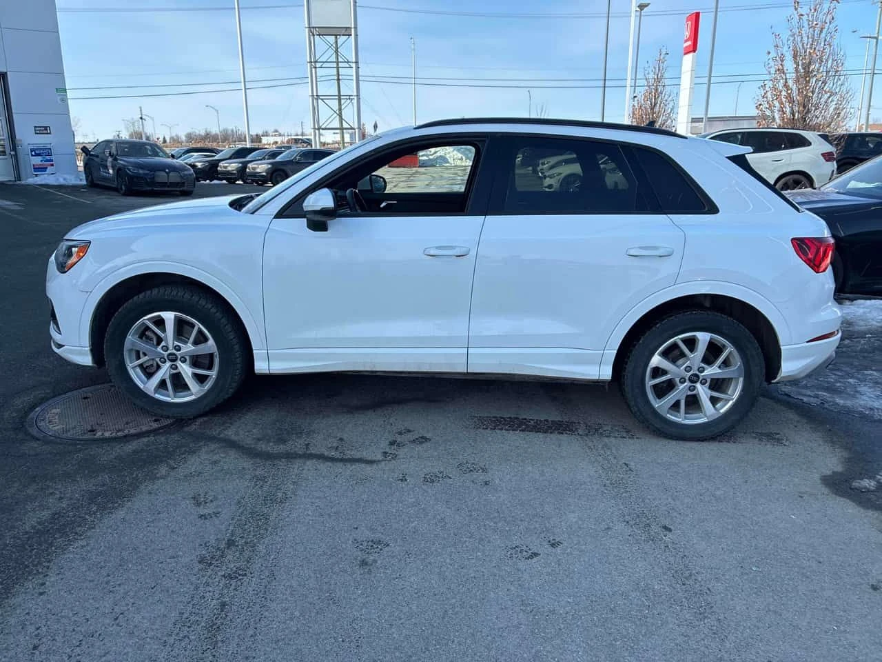 Audi Q3 Komfort/CARFAX/ПАНОРАМА/ПОДГРЕВИ, снимка 3 - Автомобили и джипове - 53774215