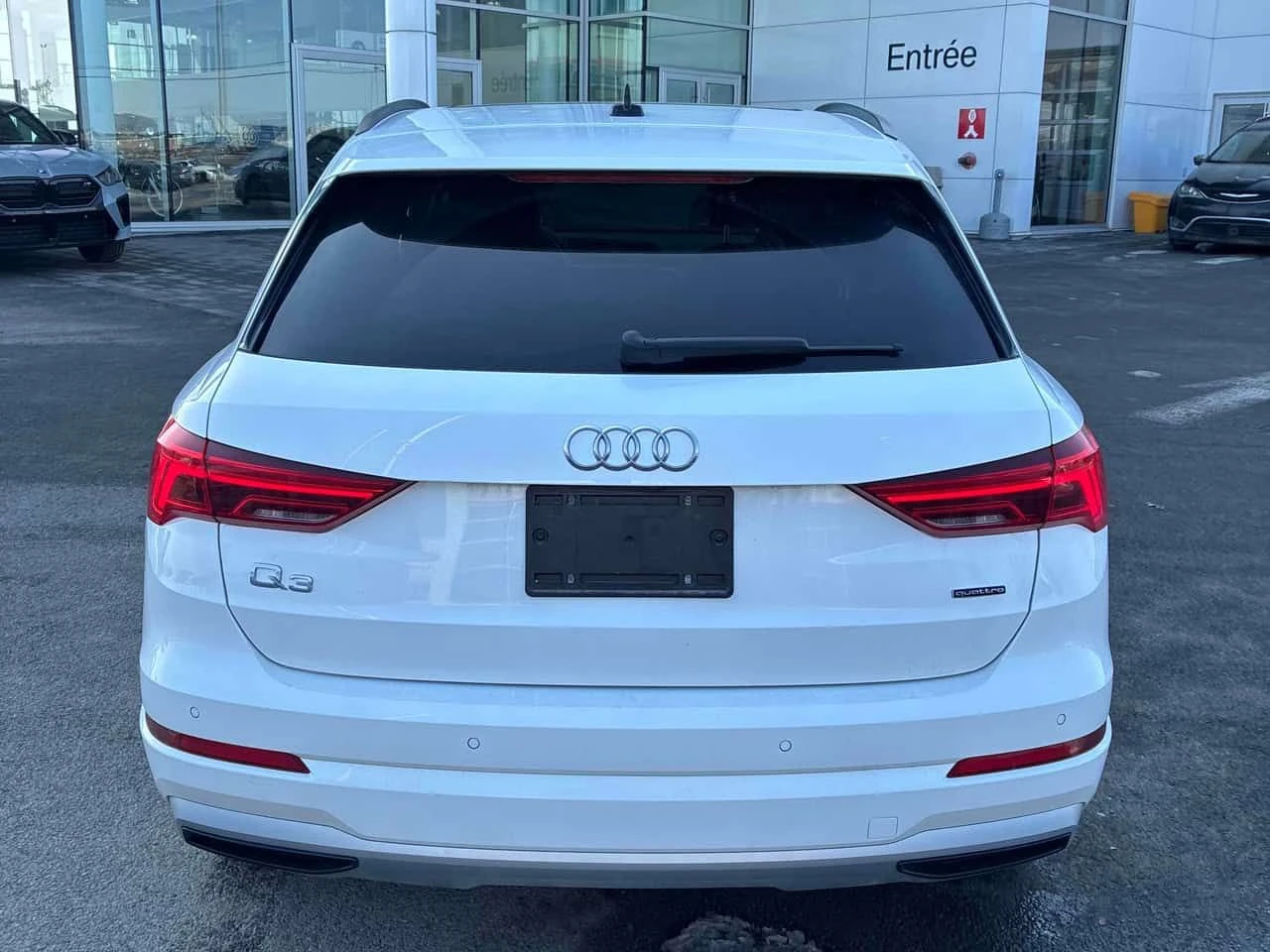 Audi Q3 Komfort/CARFAX/ПАНОРАМА/ПОДГРЕВИ, снимка 5 - Автомобили и джипове - 53774215