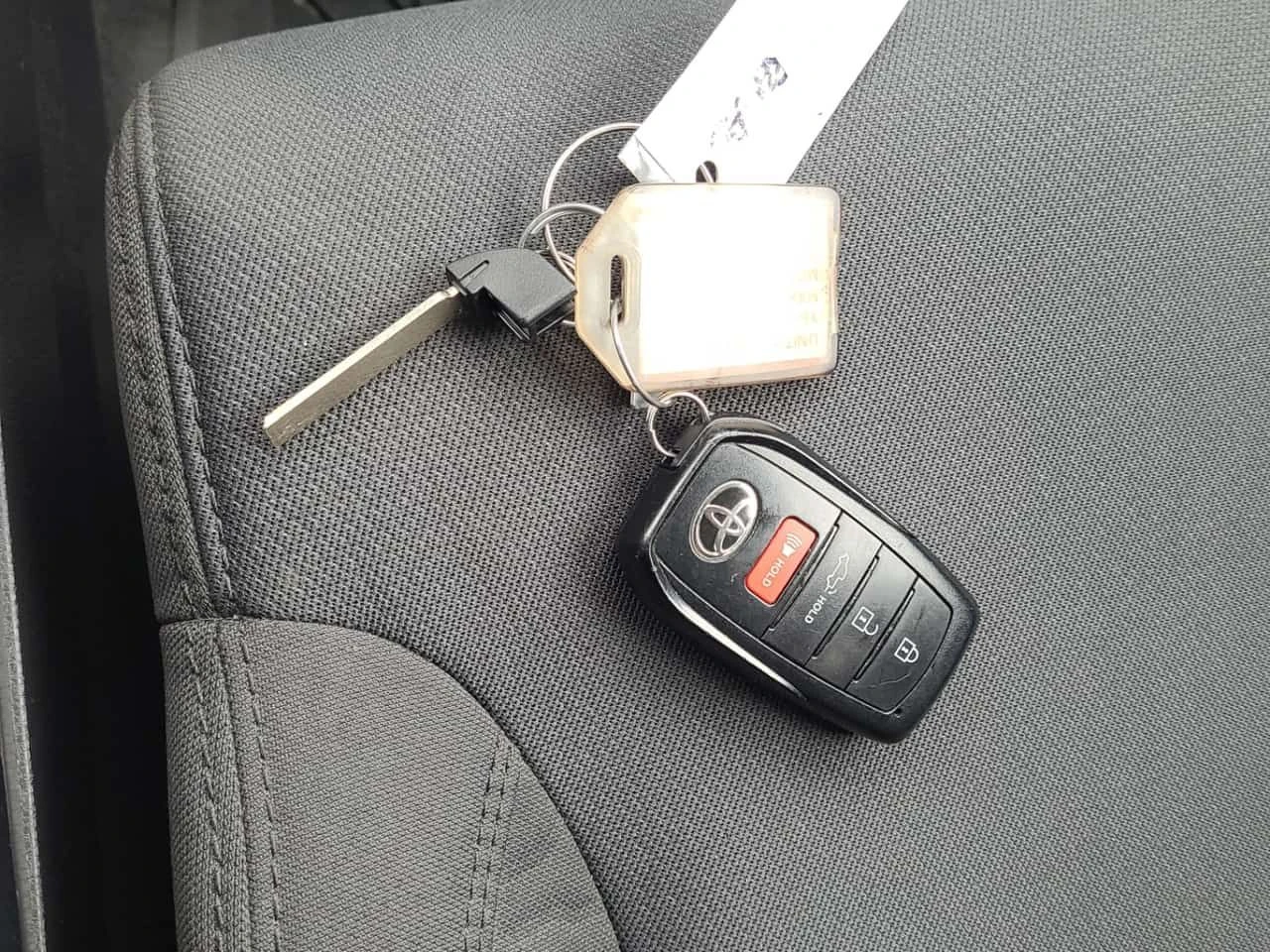 Toyota Tundra TRD| CARFAX| ПОДГРЕВИ| , снимка 12 - Автомобили и джипове - 53988431