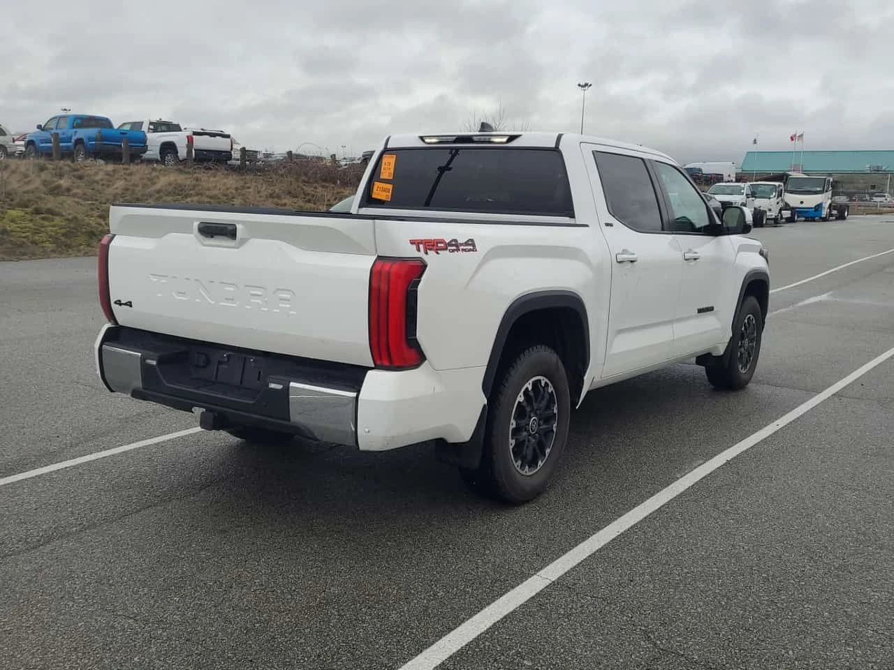 Toyota Tundra TRD| CARFAX| ПОДГРЕВИ| , снимка 3 - Автомобили и джипове - 53988431