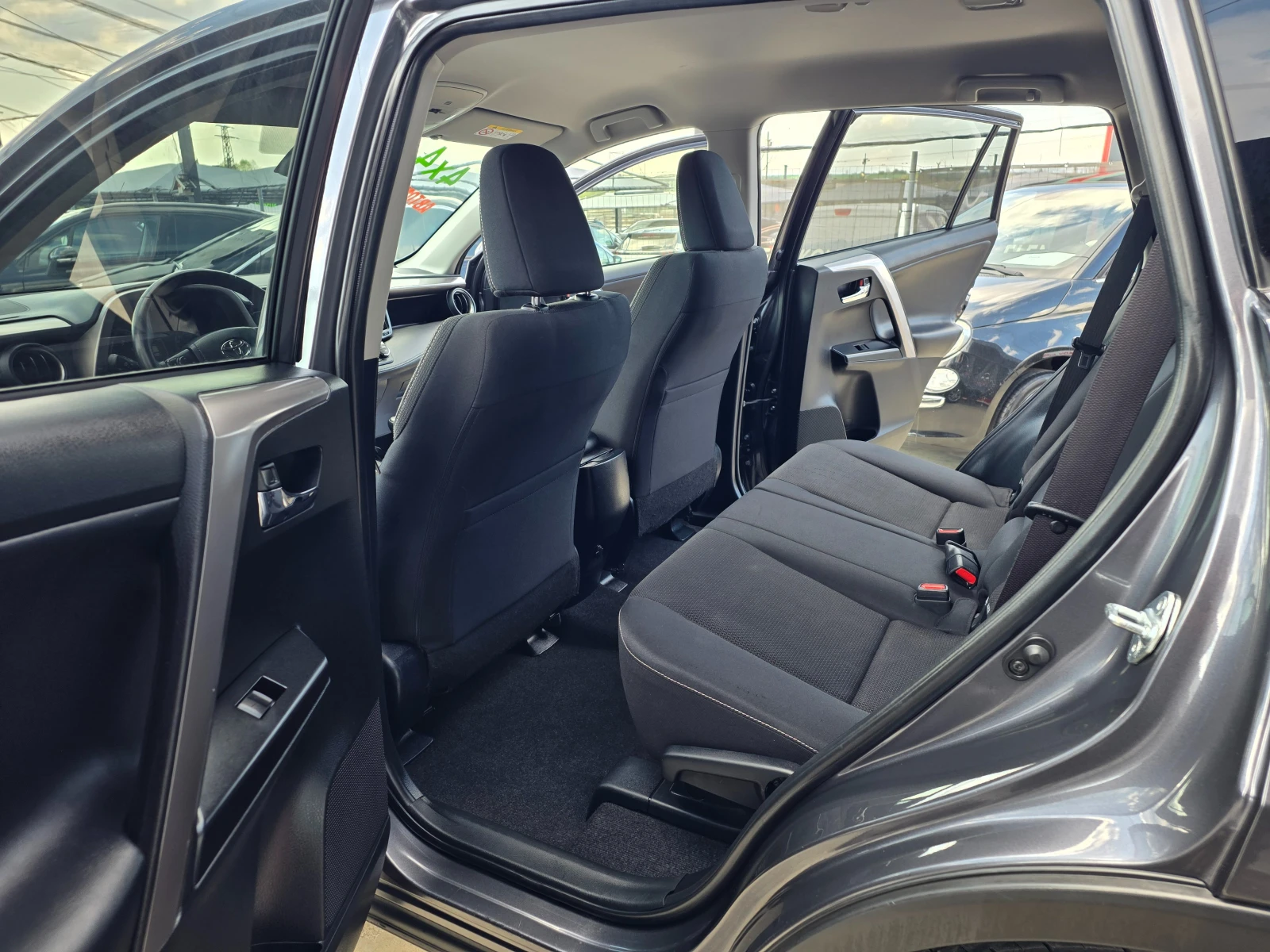 Toyota Rav4 2.0I-152к.с EURO 6b 4Х4-АВТОМАТИК-ШВЕЙЦАРИЯ, снимка 13 - Автомобили и джипове - 54625854