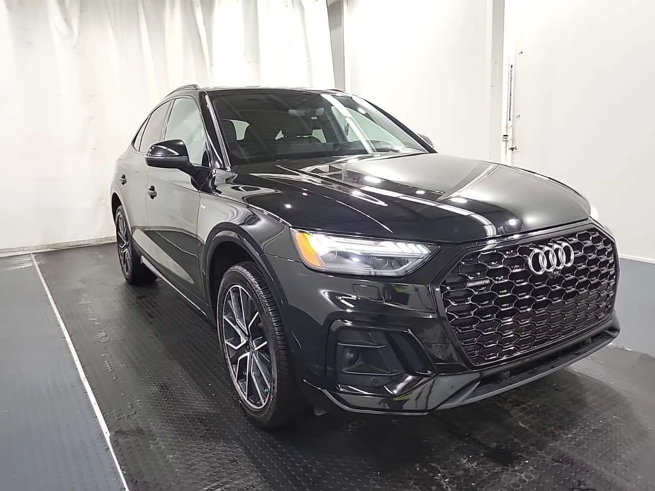 Audi Q5 SPORTBACK TECHNIK| PANO| 360CAM| AMBIENT| 2 КЛЮЧА|, снимка 2 - Автомобили и джипове - 54860327