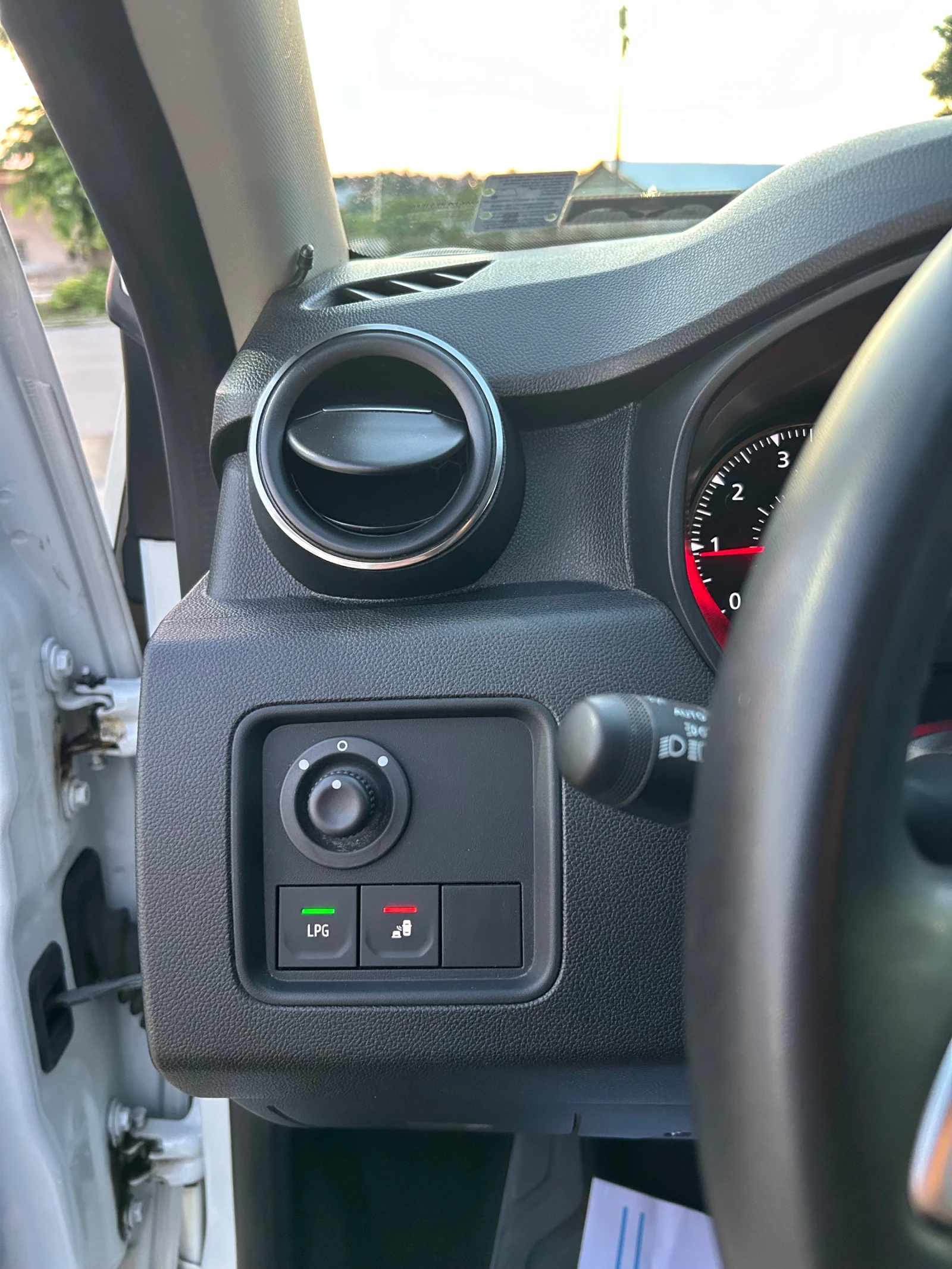 Dacia Duster, снимка 12 - Автомобили и джипове - 56018698