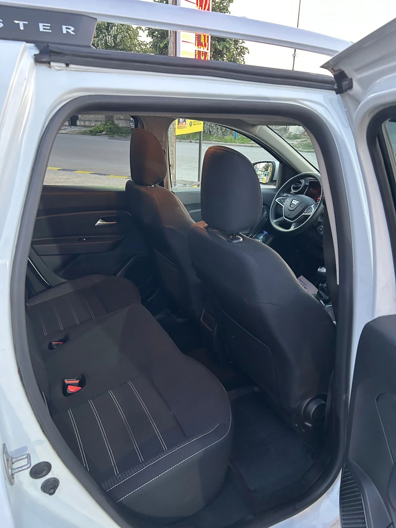 Dacia Duster, снимка 8 - Автомобили и джипове - 56018698