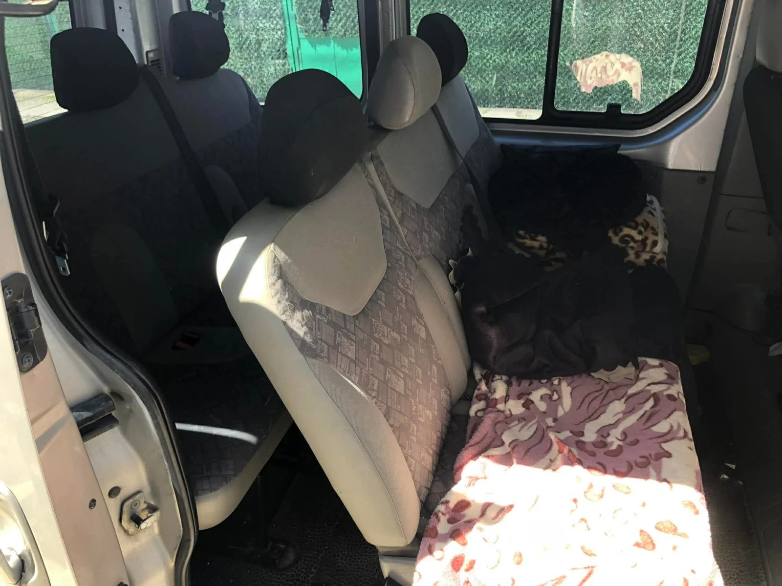Opel Vivaro, снимка 13 - Бусове и автобуси - 54318423