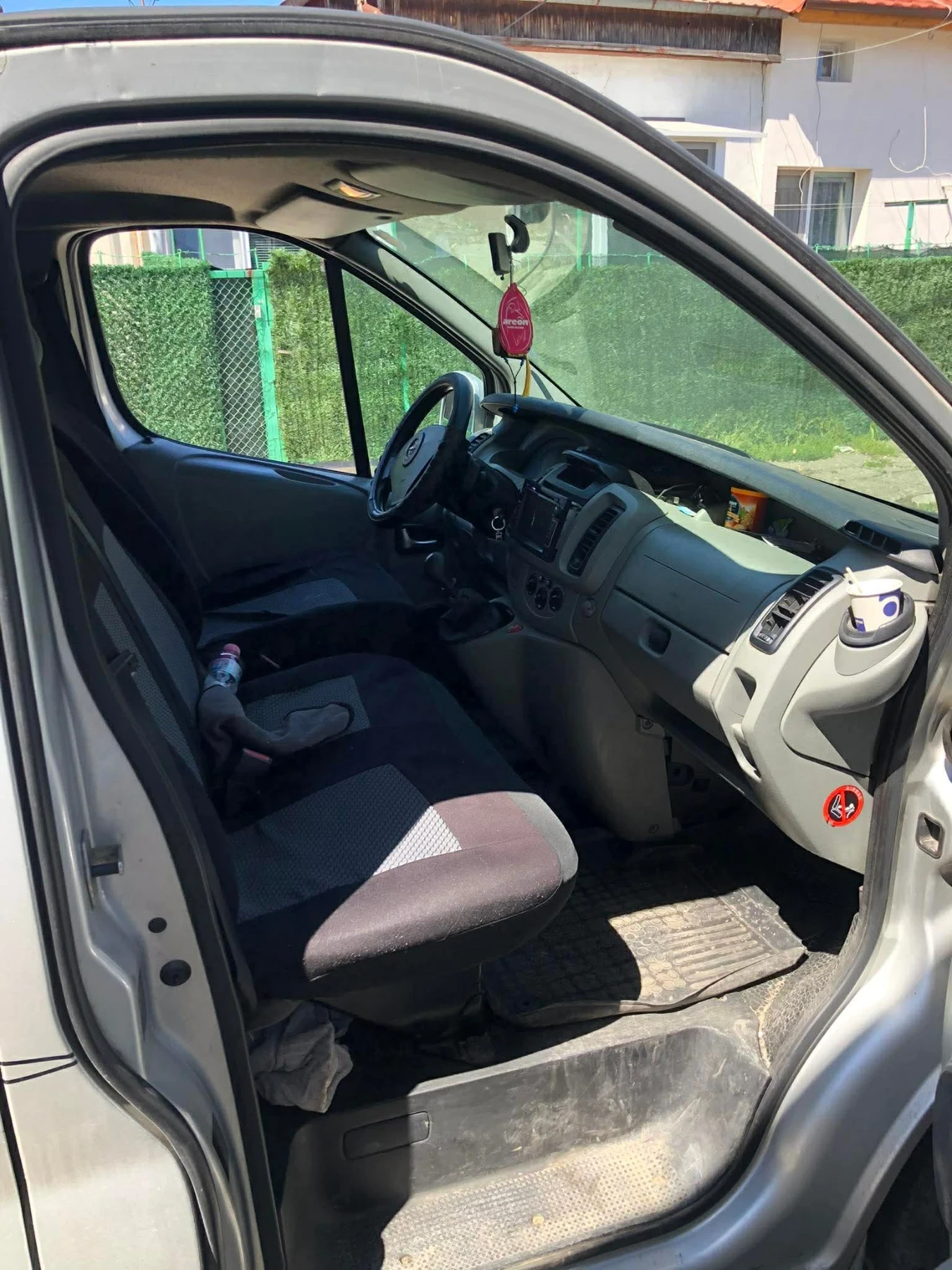 Opel Vivaro, снимка 11 - Бусове и автобуси - 54318423