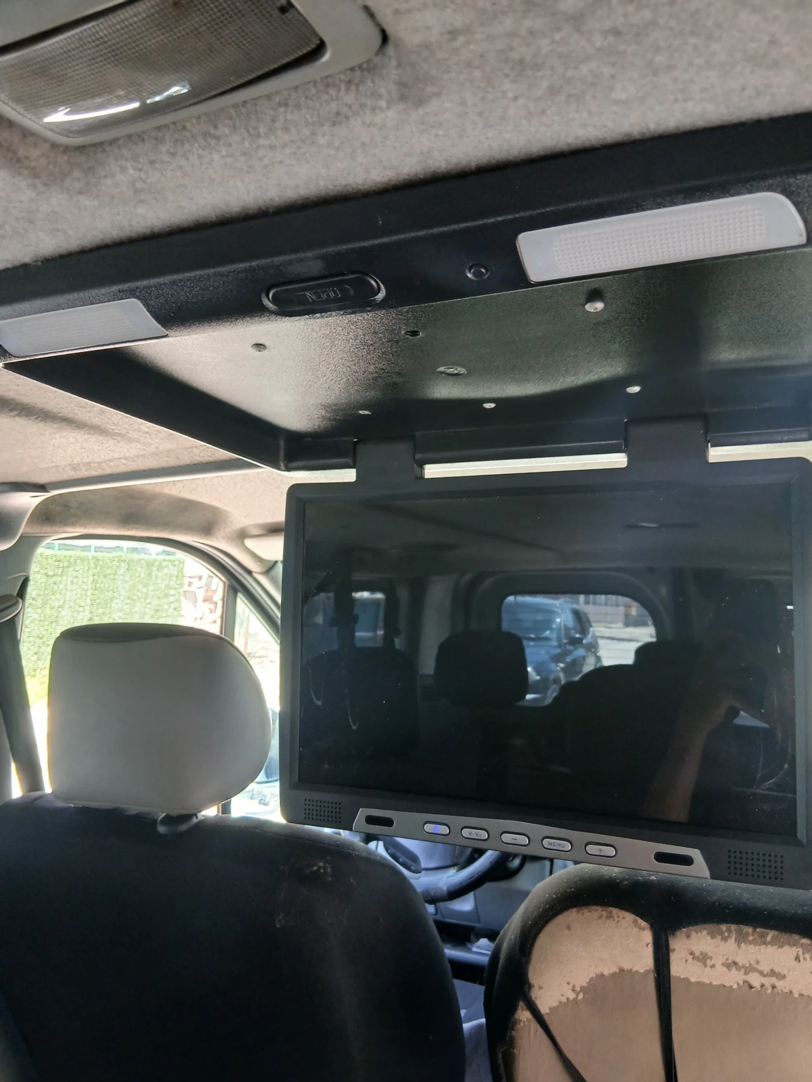 Opel Vivaro, снимка 12 - Бусове и автобуси - 54318423