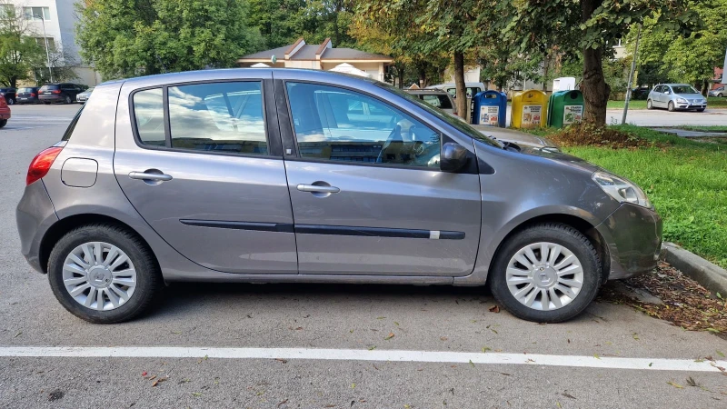 Renault Clio 1.2i, снимка 4 - Автомобили и джипове - 47561183