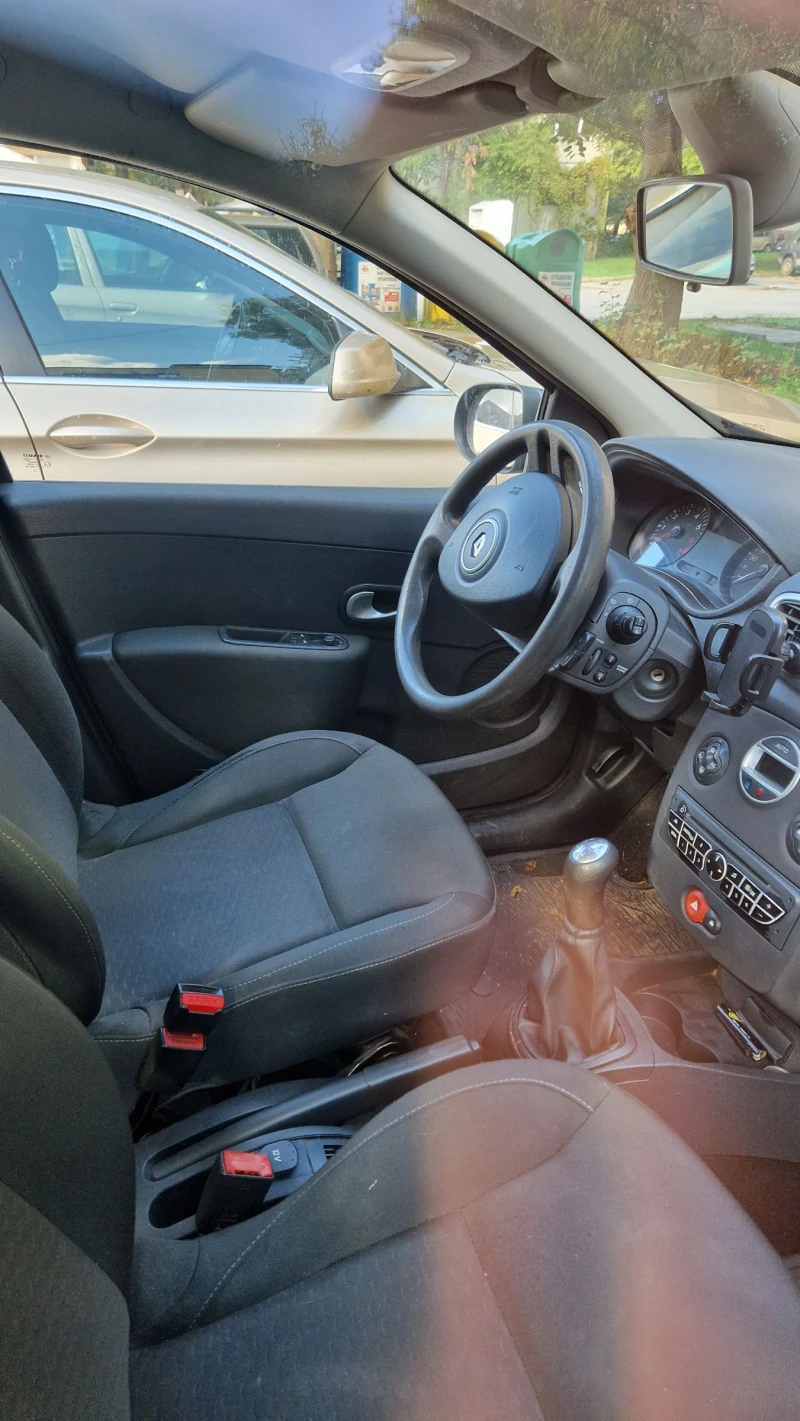 Renault Clio 1.2i, снимка 9 - Автомобили и джипове - 47561183