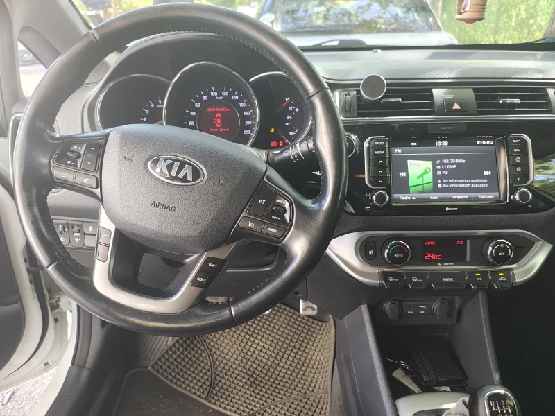 Kia Rio 1.4 CRDI, снимка 9 - Автомобили и джипове - 52332159