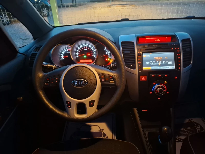 Kia Venga 1.4i-90к.с.ПАНОРАМА* НАВИ* МУЛТИВОЛАН* ТОП* , снимка 15 - Автомобили и джипове - 52241914