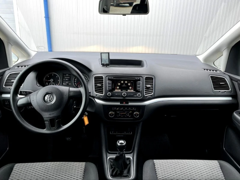 VW Sharan 2.0 TDI, снимка 8 - Автомобили и джипове - 52776237