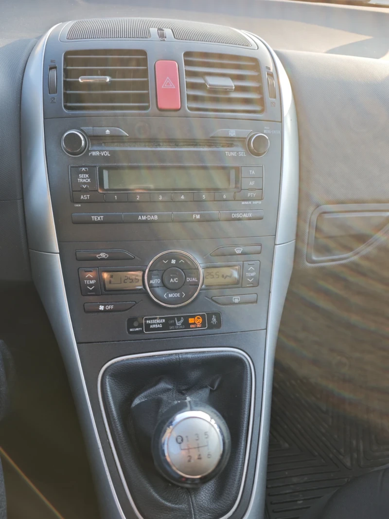 Toyota Auris, снимка 4 - Автомобили и джипове - 53157656