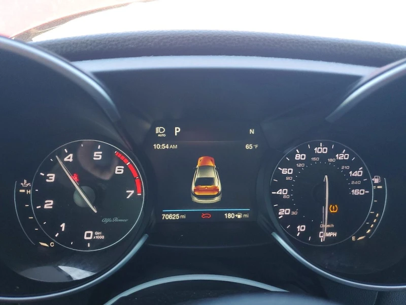 Alfa Romeo Giulia Ti * Възможност за Лизинг* , снимка 9 - Автомобили и джипове - 53447674