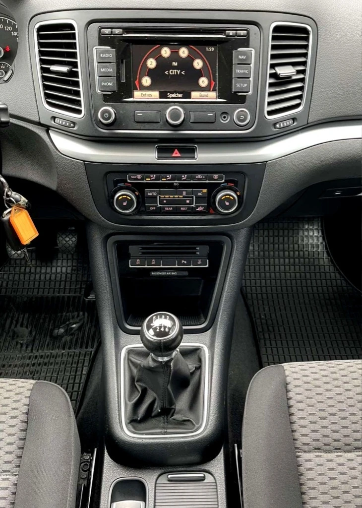 VW Sharan 2.0 TDI, снимка 9 - Автомобили и джипове - 52776237