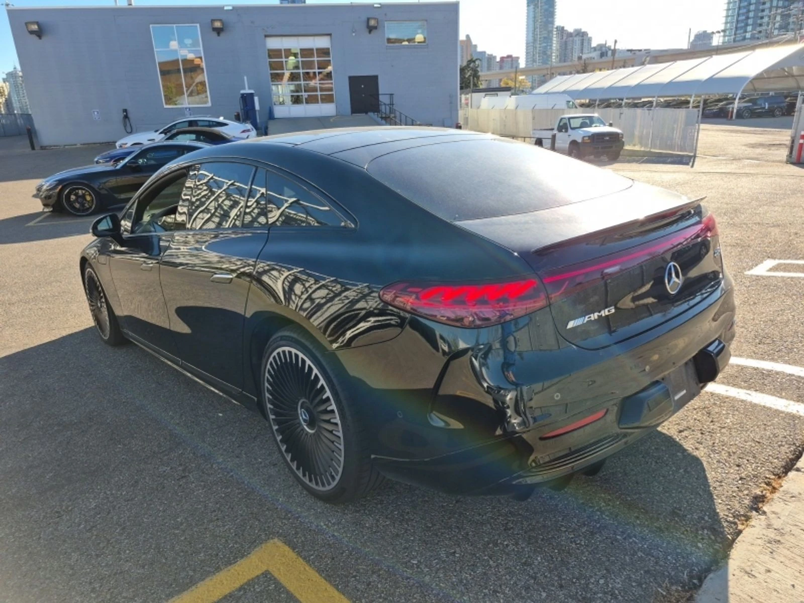 Mercedes-Benz EQS AMG CARFAX    | Mobile.bg   2