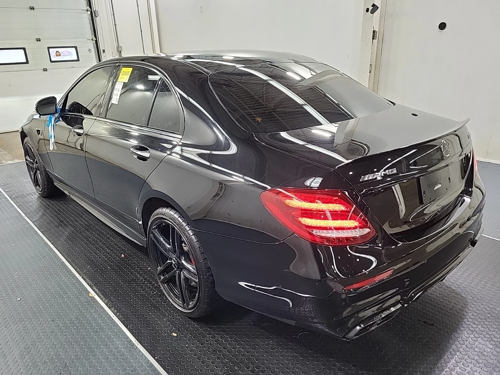 Mercedes-Benz E 63 AMG * S* CARFAX * БЕЗ ПЪРВОНАЧАЛНА ВНОСКА - изображение 4