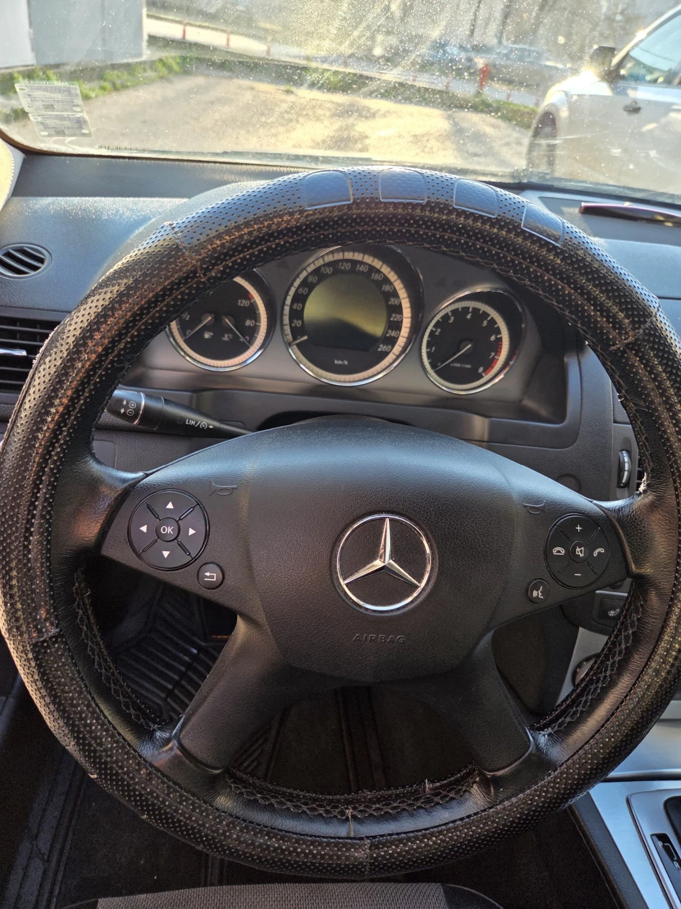 Mercedes-Benz C 180, снимка 8 - Автомобили и джипове - 53848370