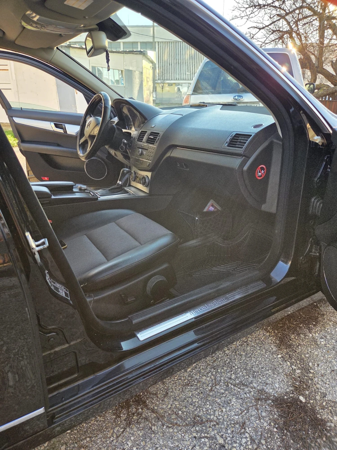 Mercedes-Benz C 180, снимка 5 - Автомобили и джипове - 53848370