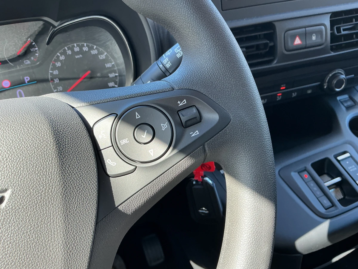 Opel Combo Life 50 kWh Edition, снимка 13 - Автомобили и джипове - 54456622