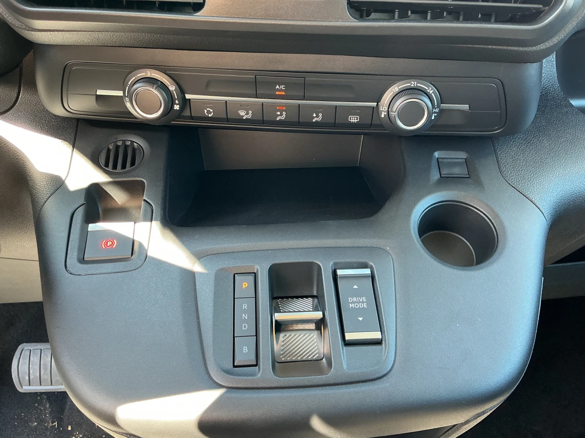 Opel Combo Life 50 kWh Edition, снимка 15 - Автомобили и джипове - 54456622
