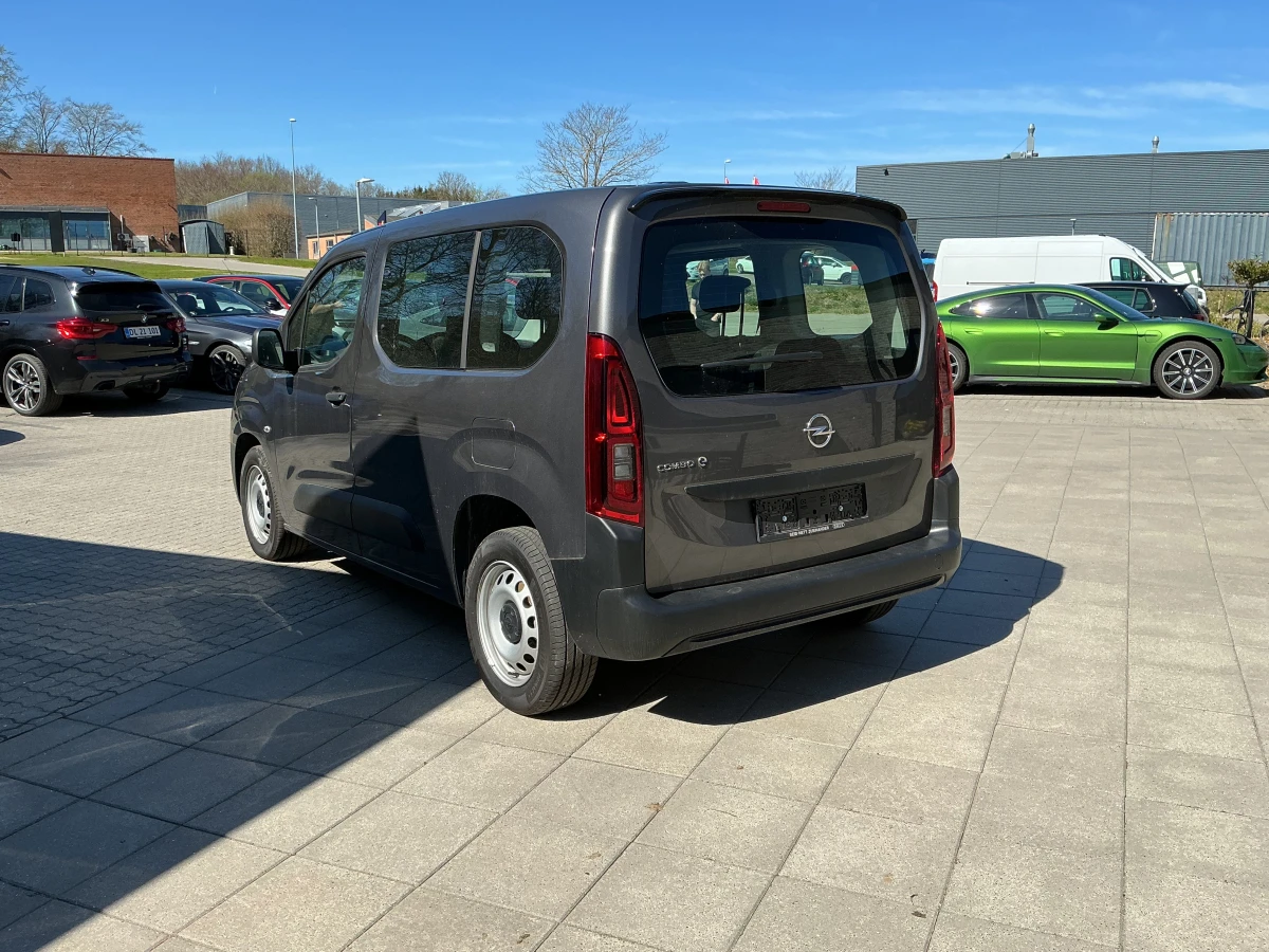 Opel Combo Life 50 kWh Edition, снимка 4 - Автомобили и джипове - 54456622