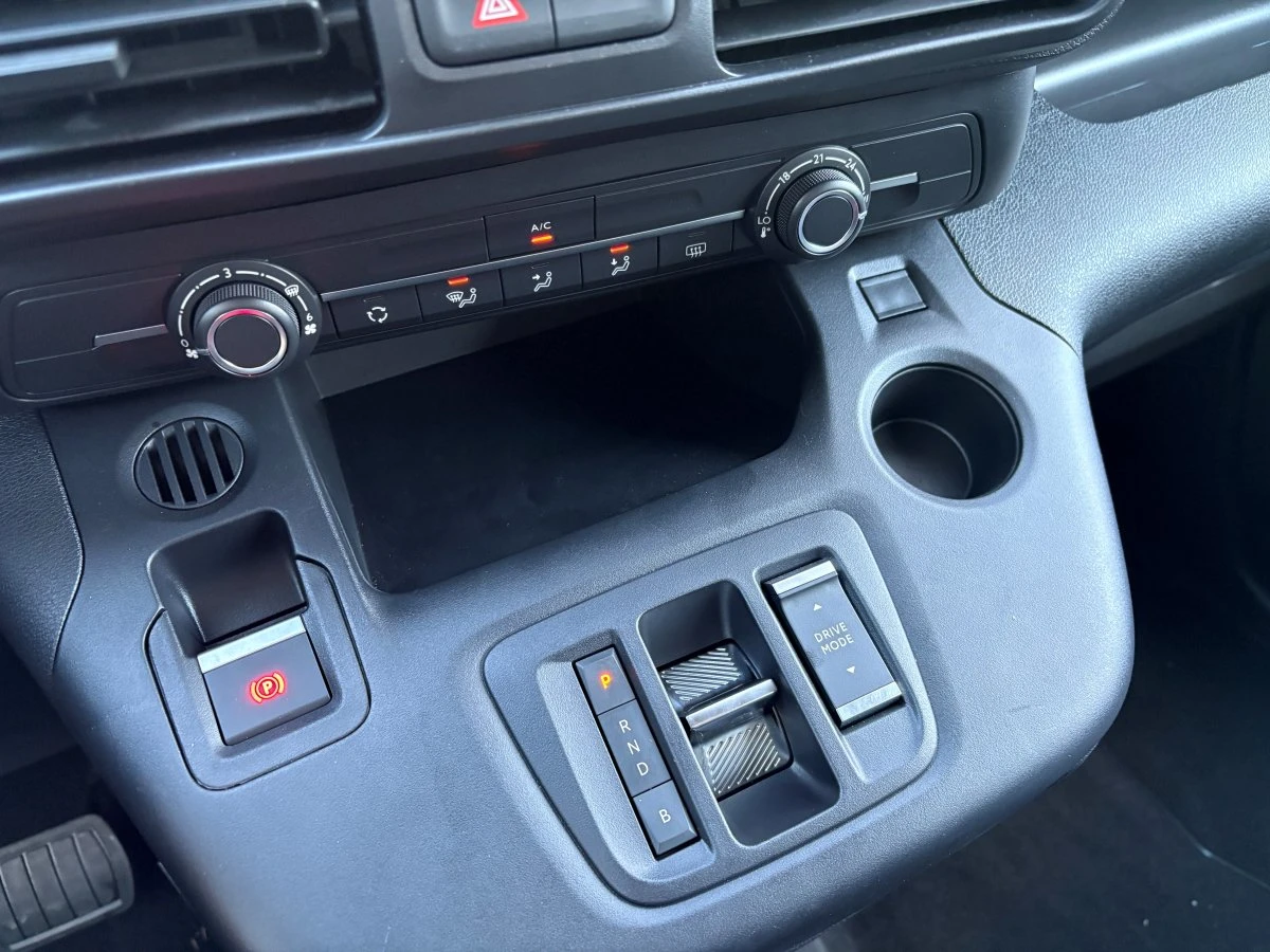 Opel Combo Life 50 kWh Edition, снимка 10 - Автомобили и джипове - 54456622