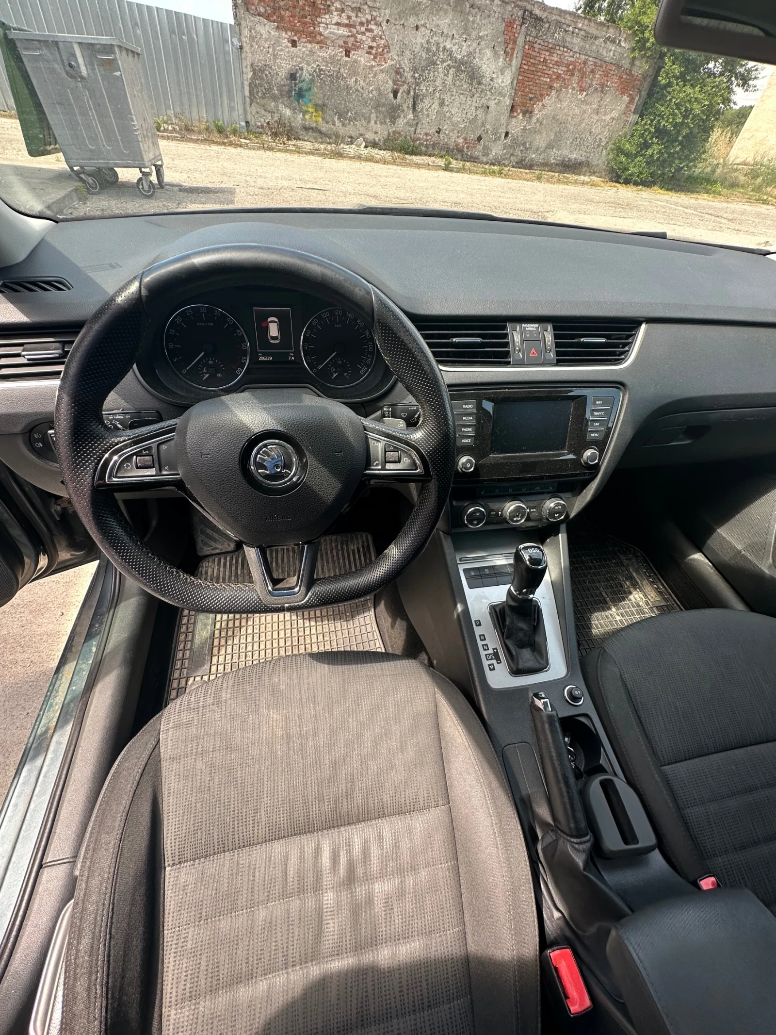 Skoda Octavia 1.6TDI DSG CLHC, снимка 10 - Автомобили и джипове - 55027337