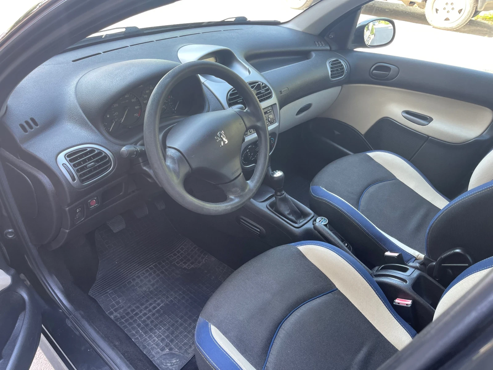 Peugeot 206 1.1, снимка 8 - Автомобили и джипове - 55079030