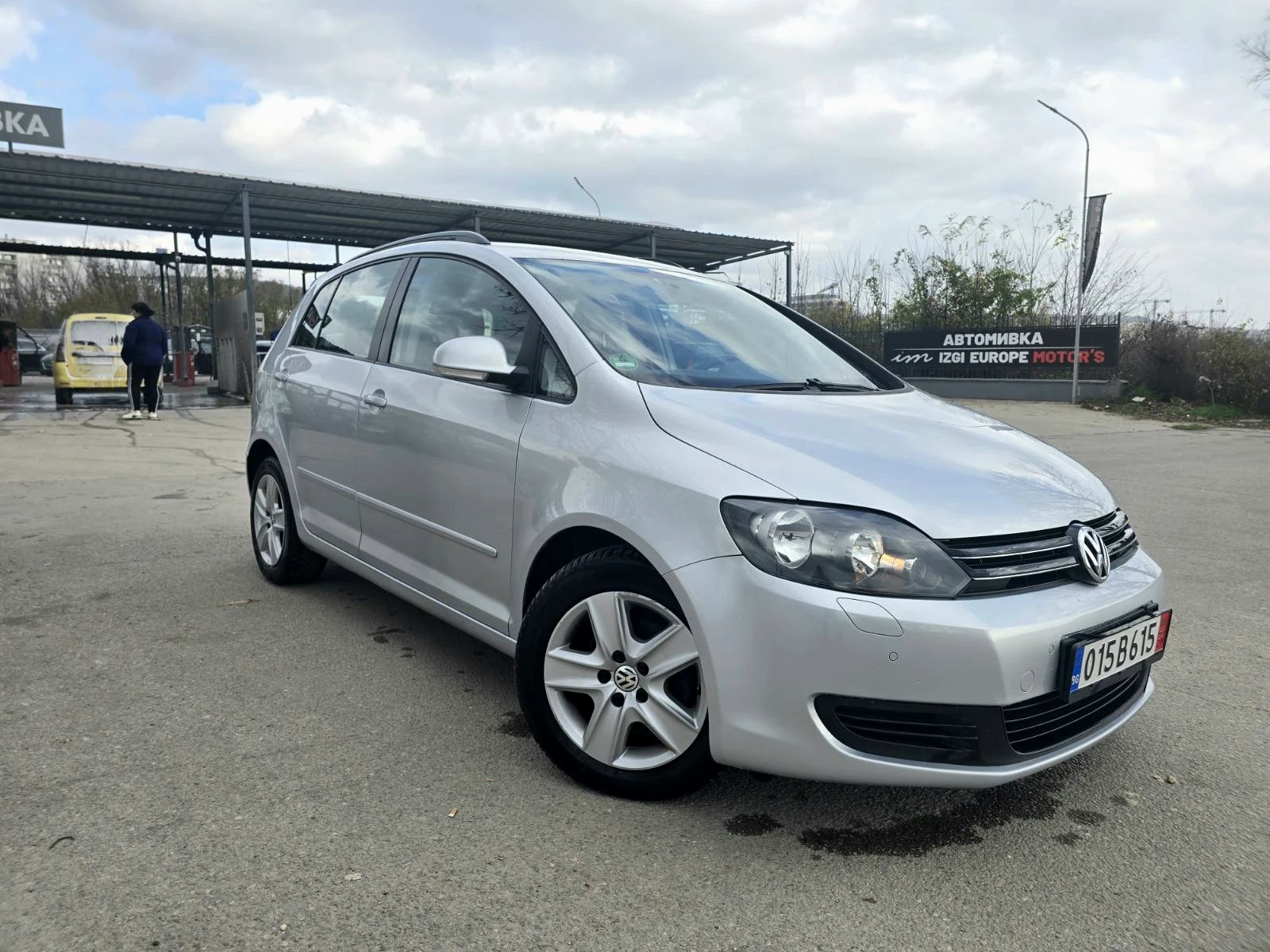 VW Golf Plus 1.6TDI/AUTO/КАМЕРА/NAVI, снимка 3 - Автомобили и джипове - 55170739