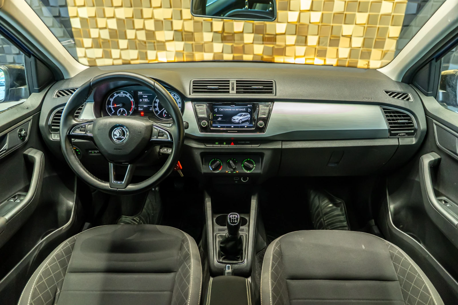 Skoda Fabia, снимка 10 - Автомобили и джипове - 55895969