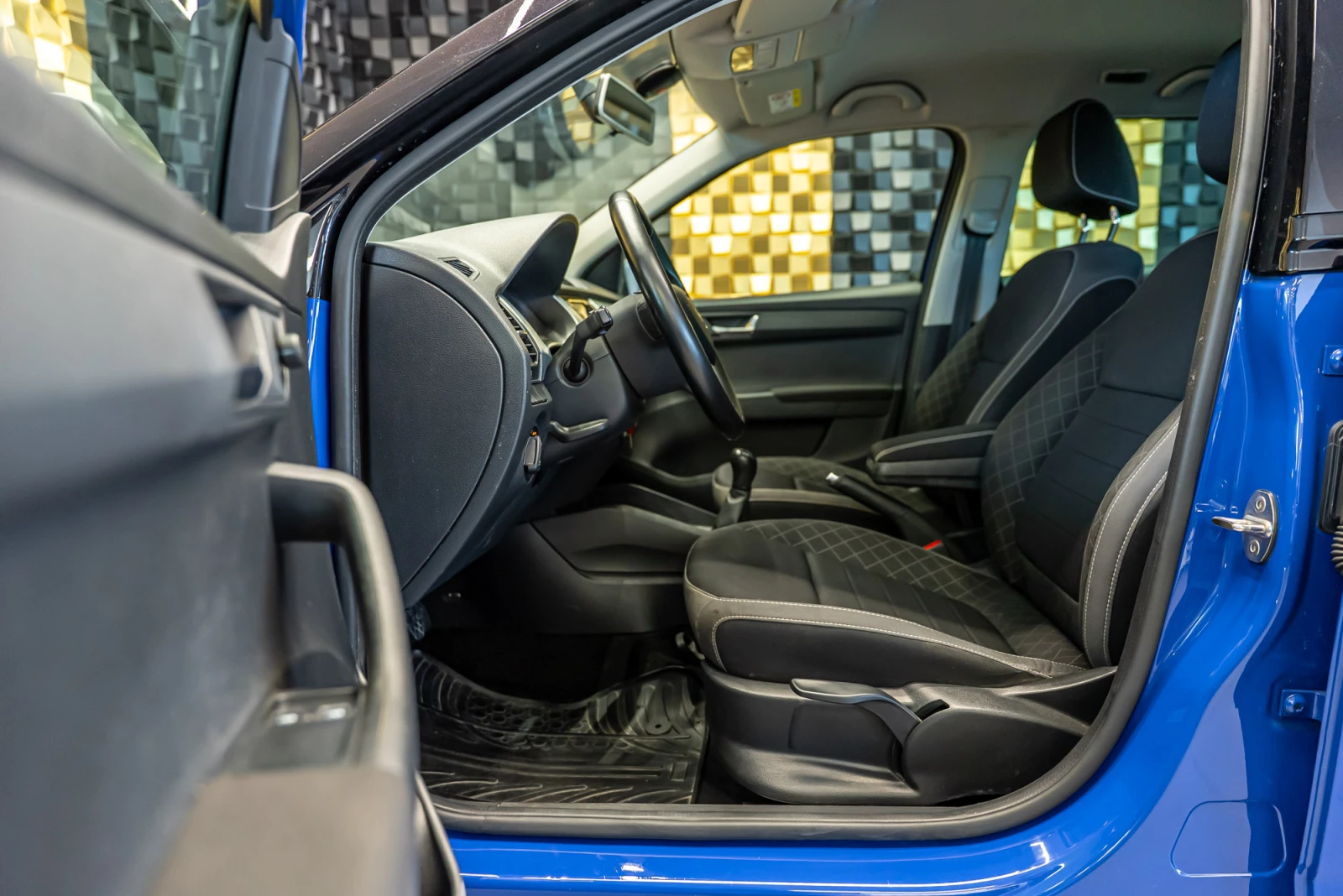 Skoda Fabia, снимка 8 - Автомобили и джипове - 55895969