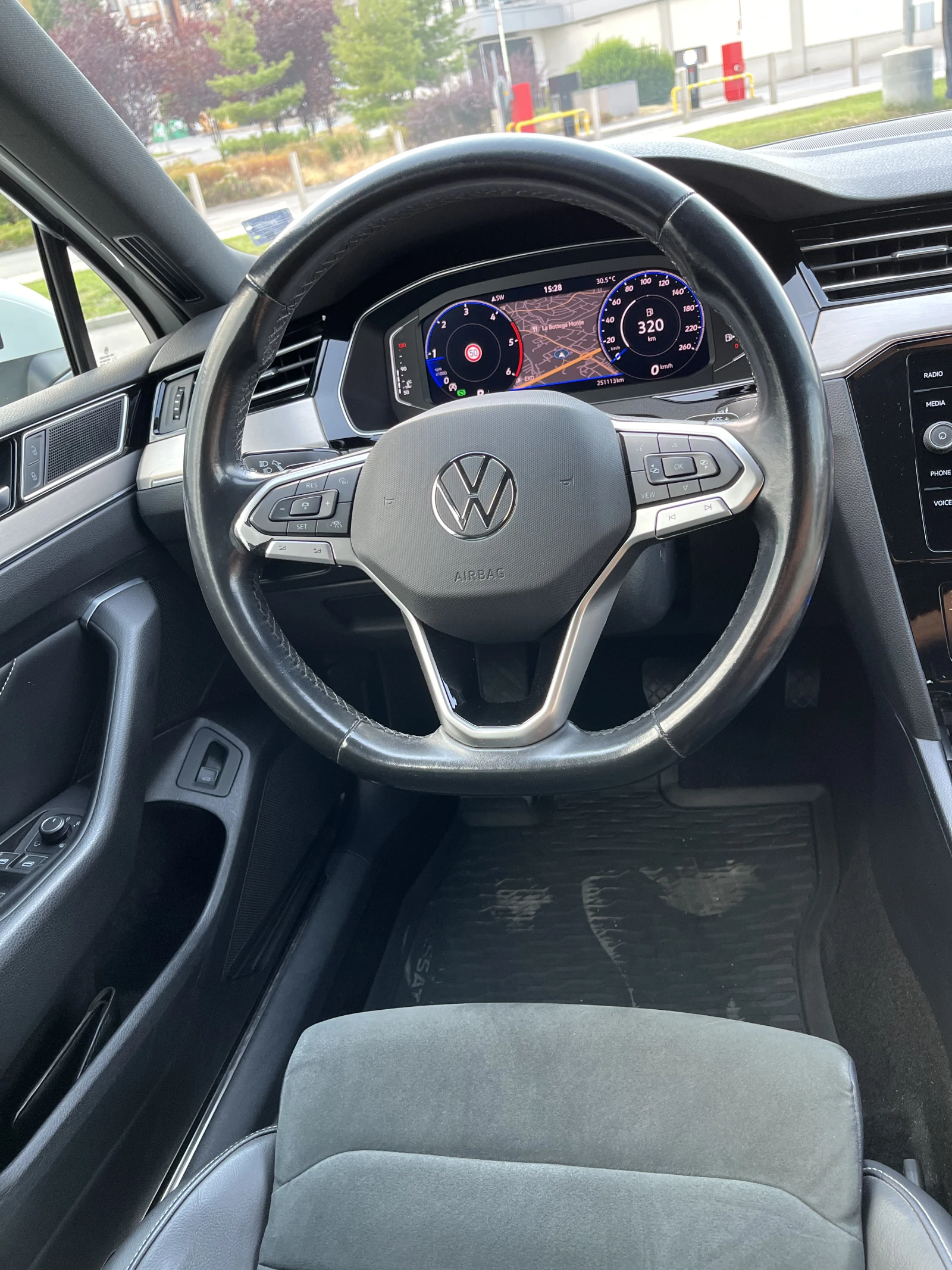VW Passat 2.0 TDI B8.5, снимка 12 - Автомобили и джипове - 56021450