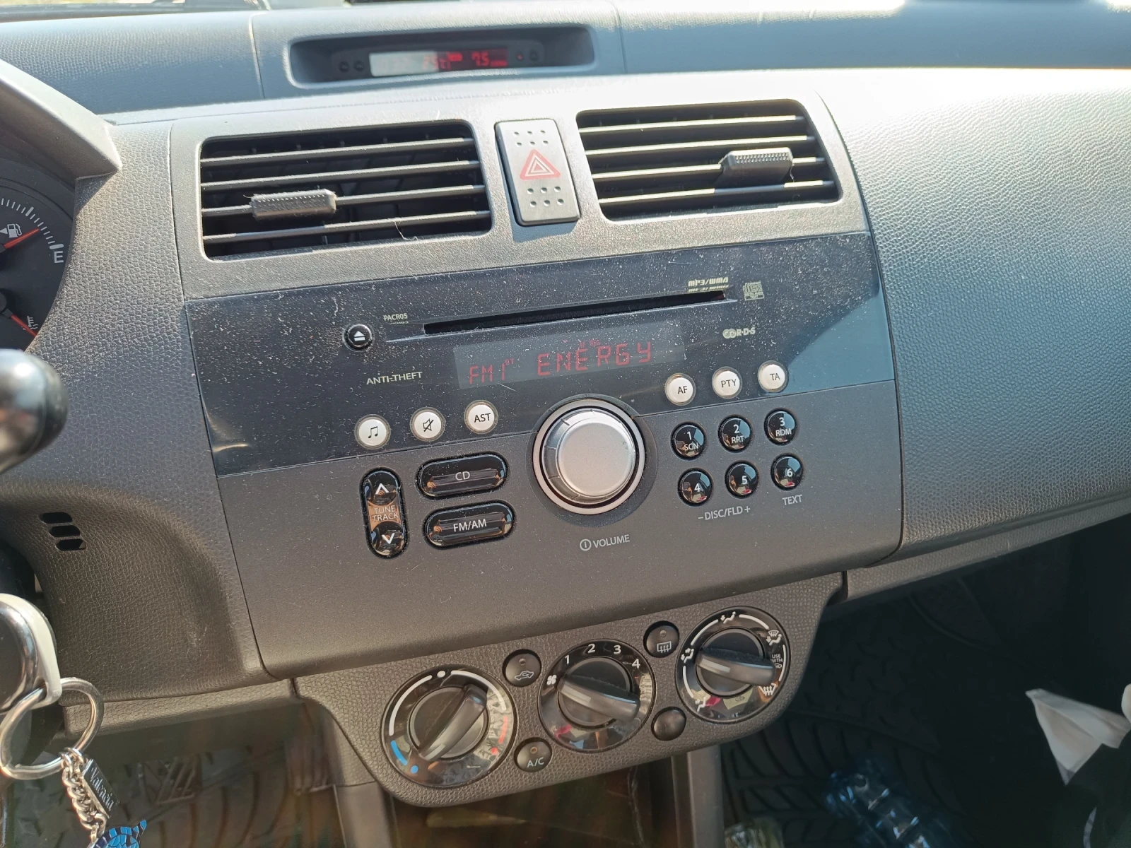 Suzuki Swift, снимка 4 - Автомобили и джипове - 56151090