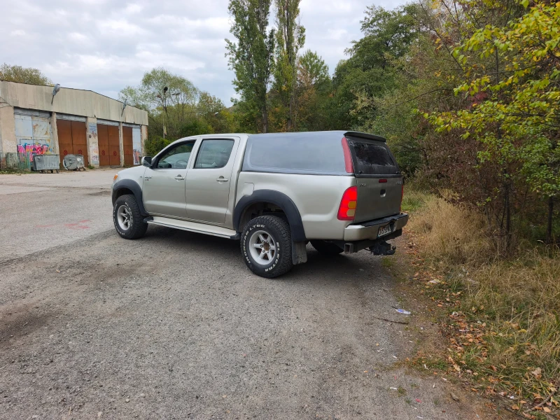 Toyota Hilux 2.5 D4D, снимка 10 - Автомобили и джипове - 52882875