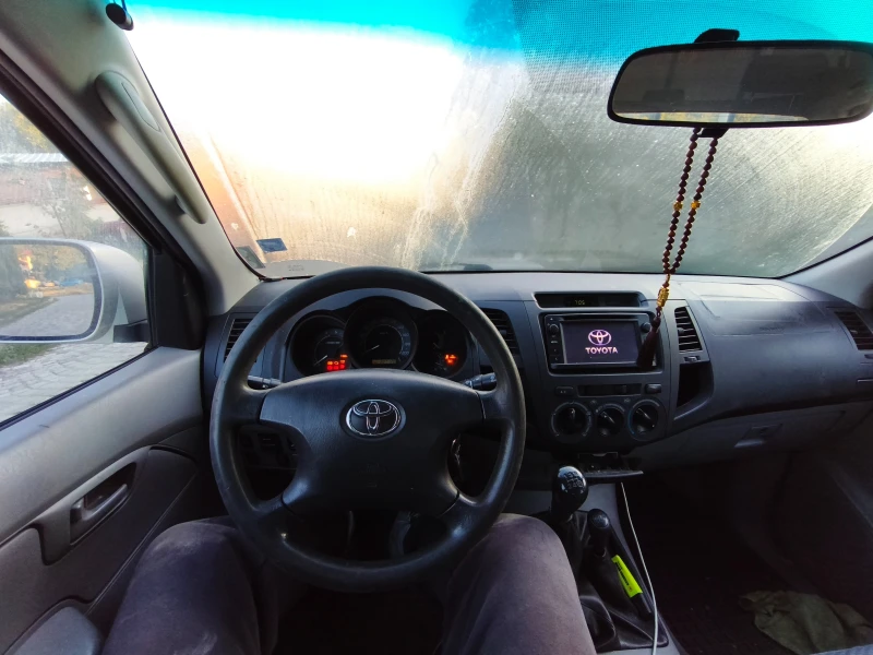 Toyota Hilux 2.5 D4D, снимка 7 - Автомобили и джипове - 52882875