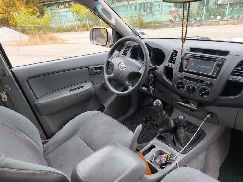 Toyota Hilux 2.5 D4D, снимка 13 - Автомобили и джипове - 52882875