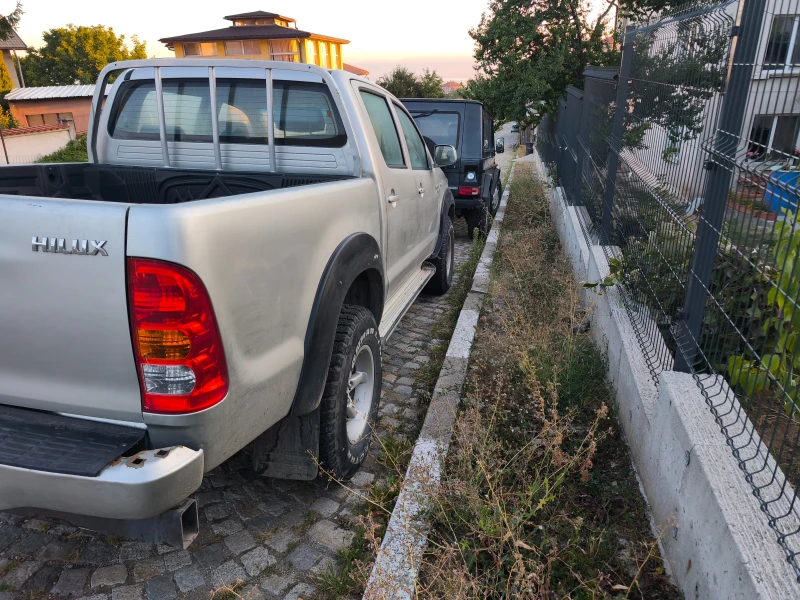 Toyota Hilux 2.5 D4D, снимка 5 - Автомобили и джипове - 52882875