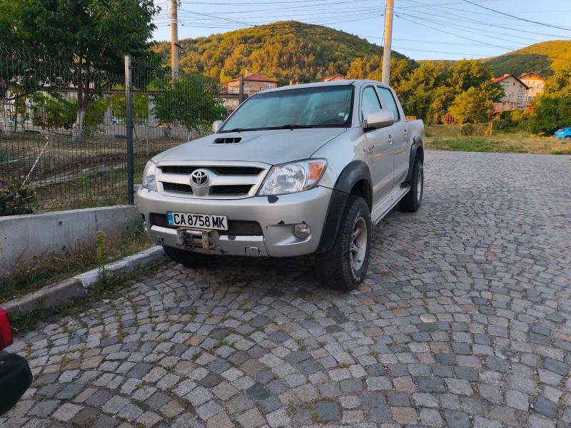 Toyota Hilux 2.5 D4D, снимка 3 - Автомобили и джипове - 52882875