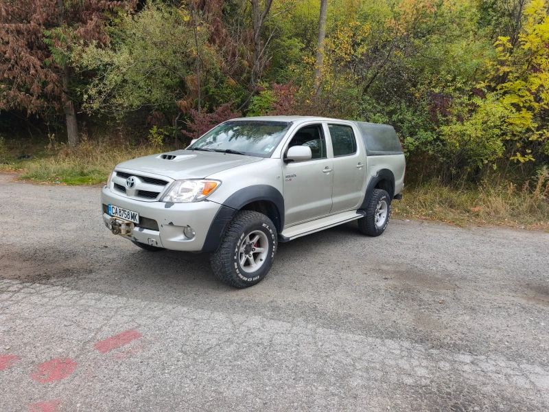 Toyota Hilux 2.5 D4D, снимка 11 - Автомобили и джипове - 52882875