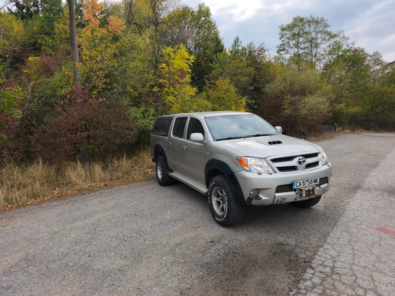 Toyota Hilux 2.5 D4D, снимка 12 - Автомобили и джипове - 52882875