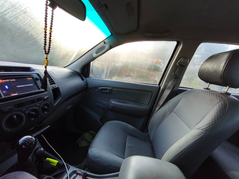 Toyota Hilux 2.5 D4D, снимка 8 - Автомобили и джипове - 52882875