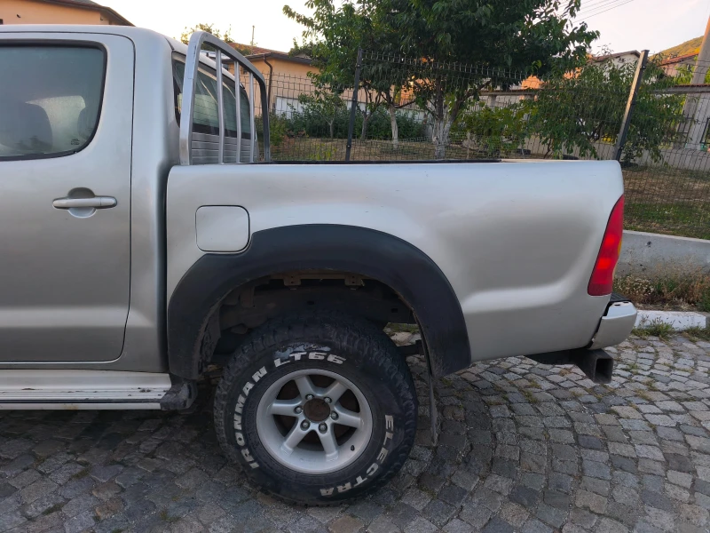 Toyota Hilux 2.5 D4D, снимка 4 - Автомобили и джипове - 52882875