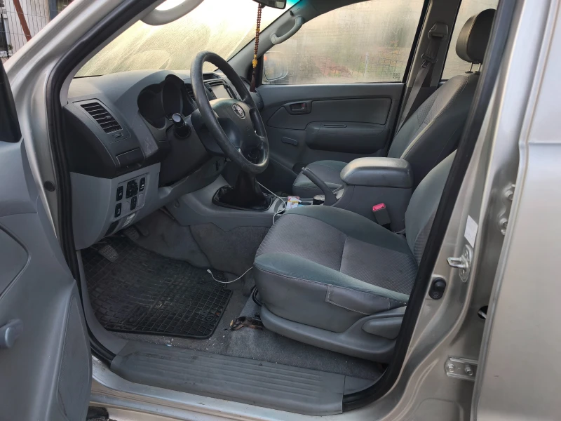 Toyota Hilux 2.5 D4D, снимка 6 - Автомобили и джипове - 52882875
