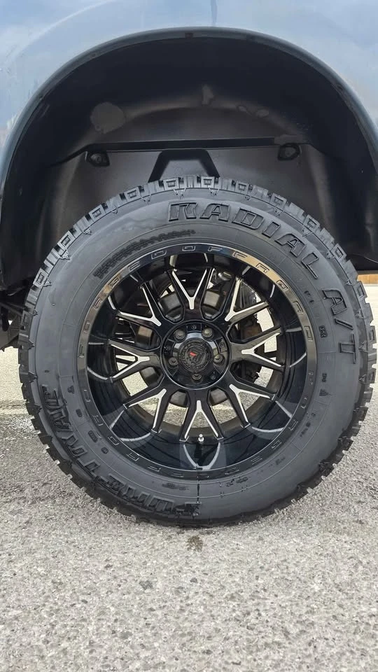 Dodge RAM 1500 * CERAMIC BLUE* РЕВИЗИРАН МОТОР* ОТСРАНЕН HEMI TIC, снимка 6 - Автомобили и джипове - 54170503