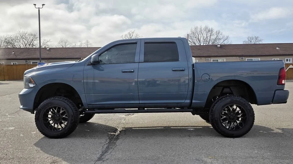 Dodge RAM 1500 * CERAMIC BLUE* РЕВИЗИРАН МОТОР* ОТСРАНЕН HEMI TIC, снимка 3 - Автомобили и джипове - 54170503