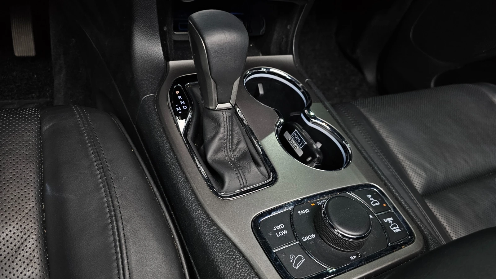 Jeep Grand cherokee OVERLAND, снимка 10 - Автомобили и джипове - 56177386
