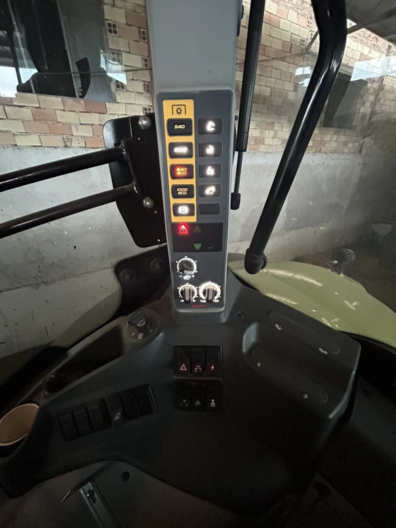 Трактор Claas Axion 940, снимка 13 - Селскостопанска техника - 49869653