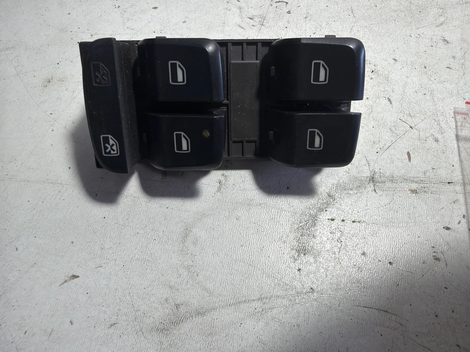 копче ел. стъкла 8K0959851D Audi A4