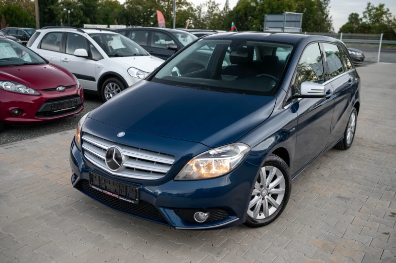 Mercedes-Benz B 180 109кс* Навигация, снимка 1 - Автомобили и джипове - 47525042